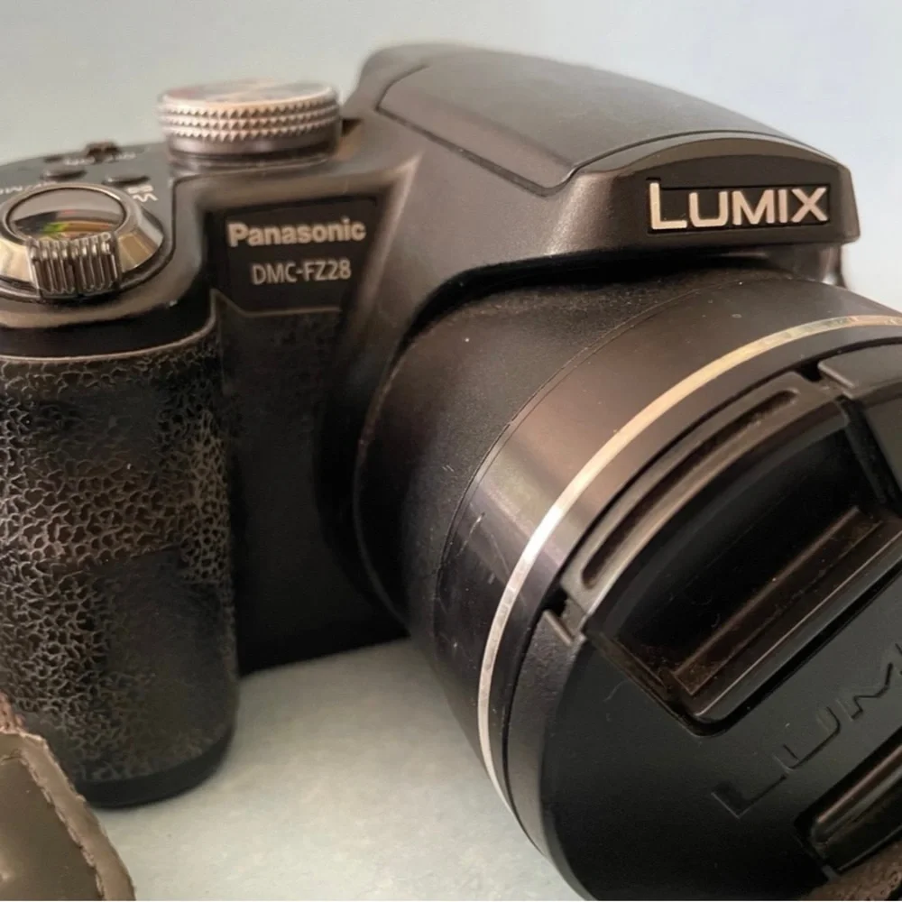 GUC Panasonic LUMIX DMC-FZ28 10MP Digital Camera